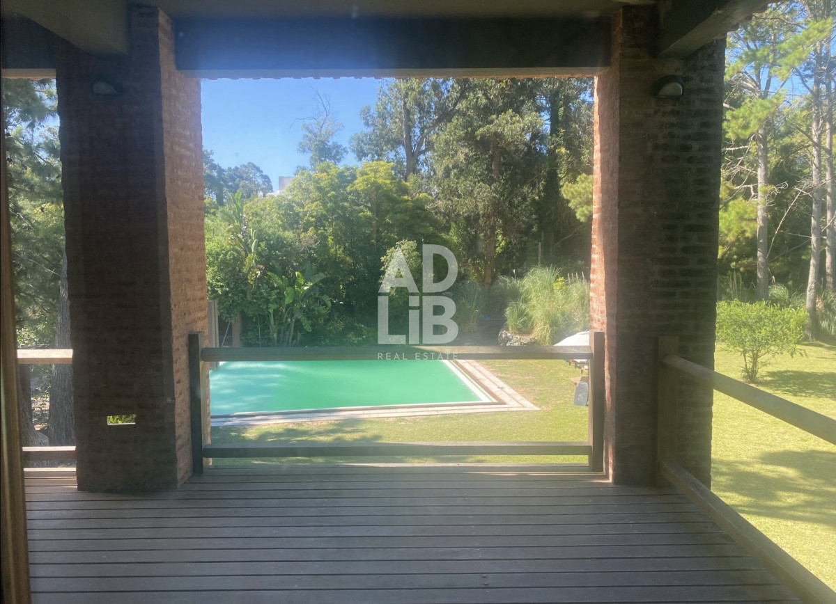 Casa ID.470 - Amplia casa en venta en Rincon del Indio con 3200 mts de terreno. 