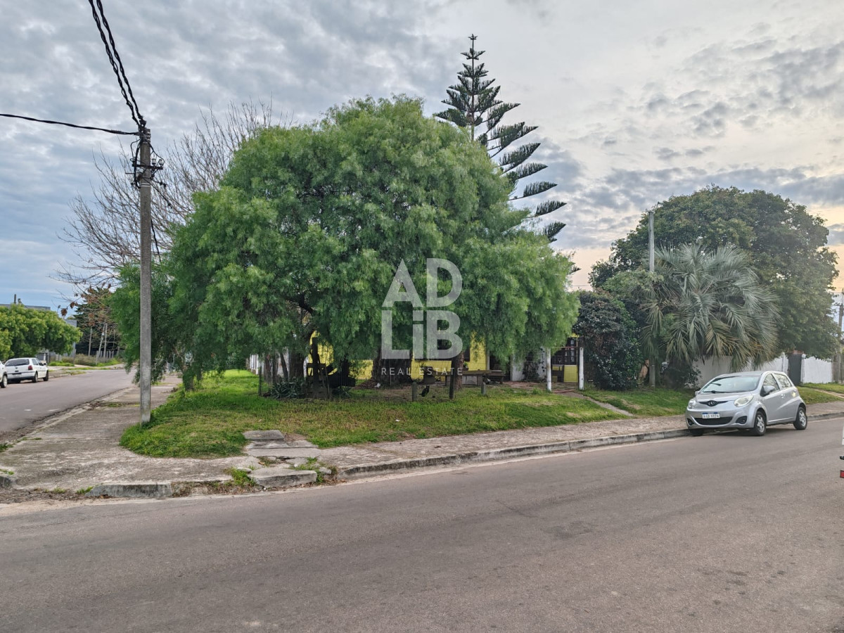 Casa ID.631 - Interesante casa de 2 dorm y 2 baños en venta en Barrio San Francisco - Maldonado. Renta o Vivienda permanente