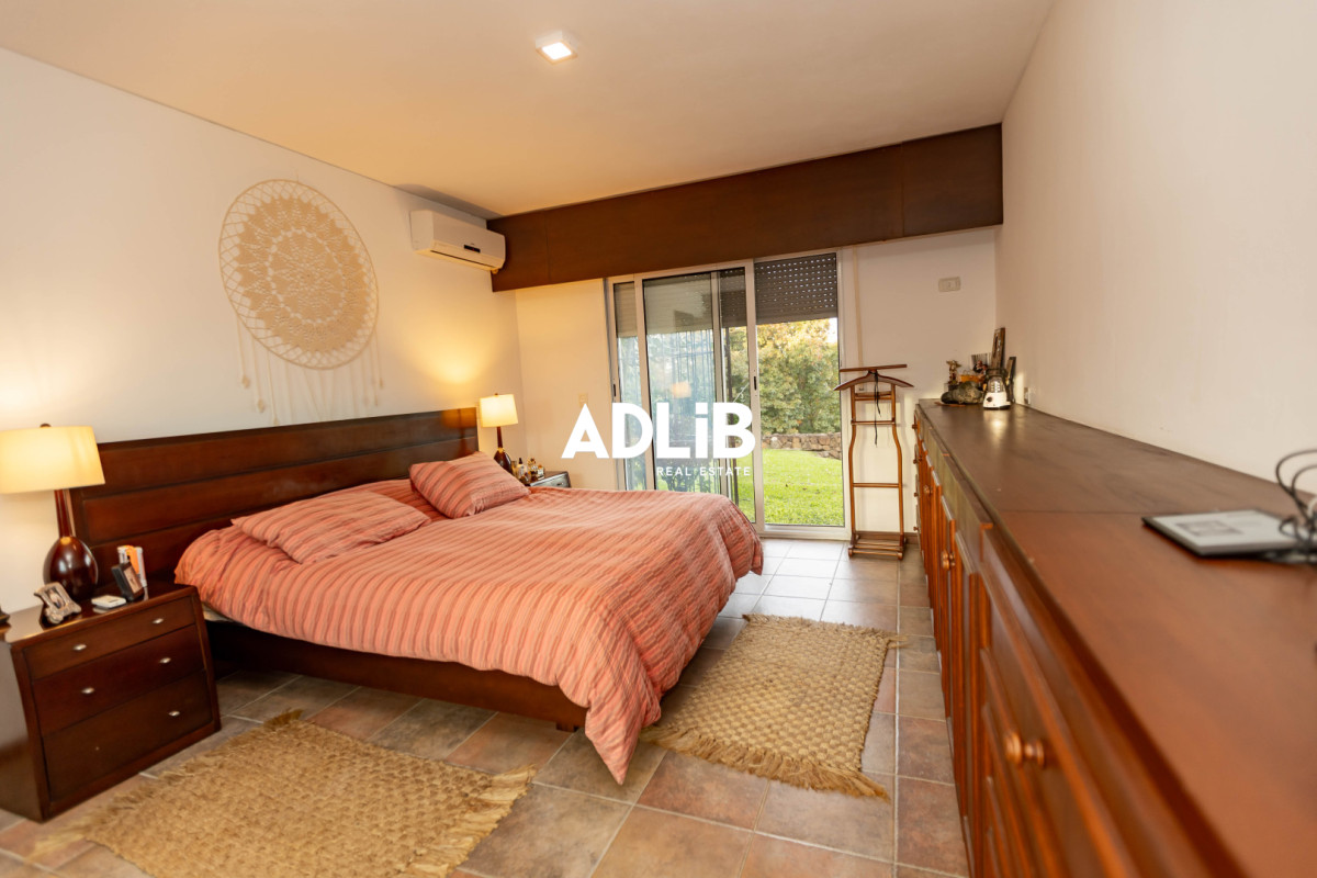 Casa ID.817 - Increíble casa de 405 mts2 en venta en Punta Ballena. Vista al amanecer y al atardecer. 