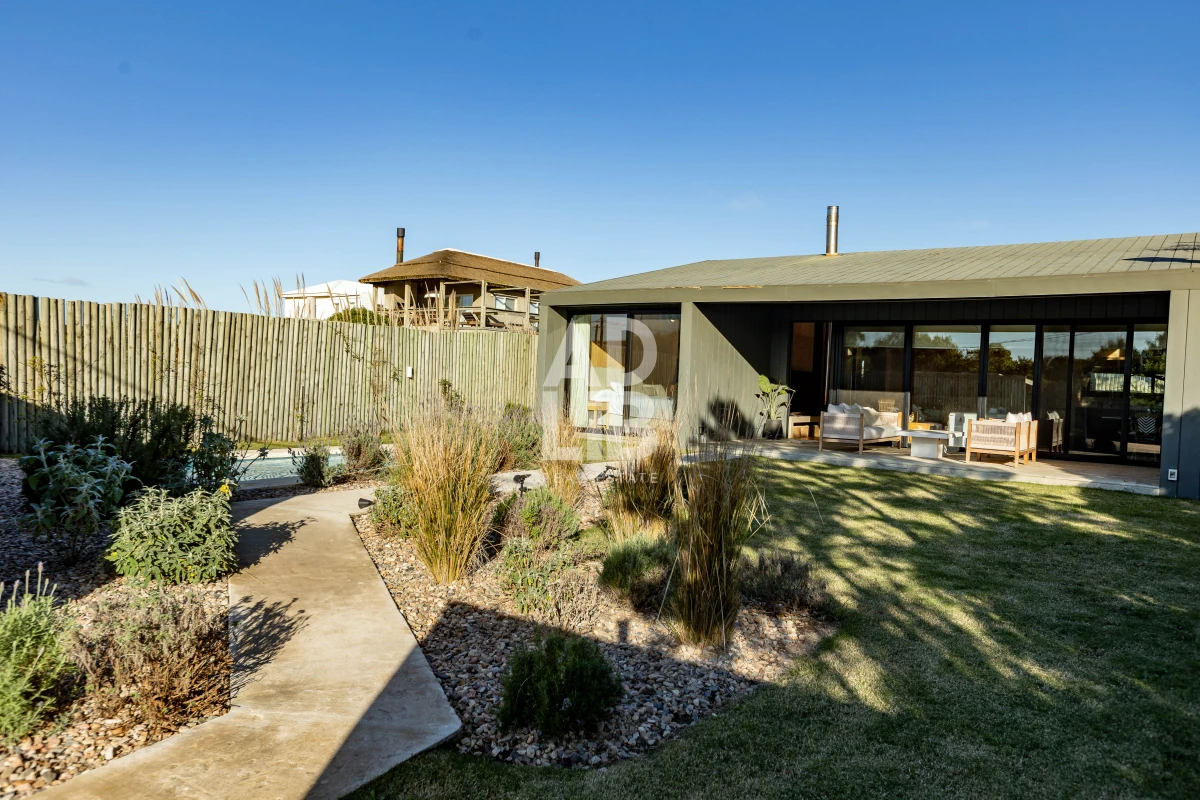 Casa ID.637 - Casa de diseño a 50 mts del mar en La Juanita