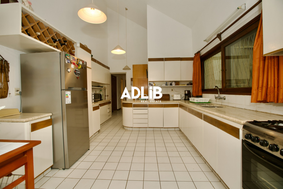 Casa ID.797 - Alquiler comercial 5 dorm y 5 baños. Zona Shopping Punta