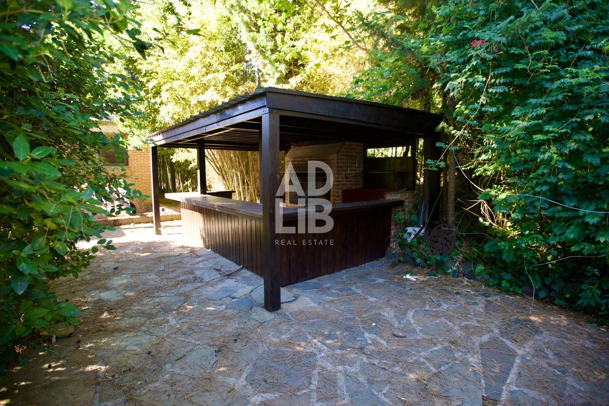 Casa ID.521 - Amplia casa de 4 dormitorios en venta en Club del Lago. 
