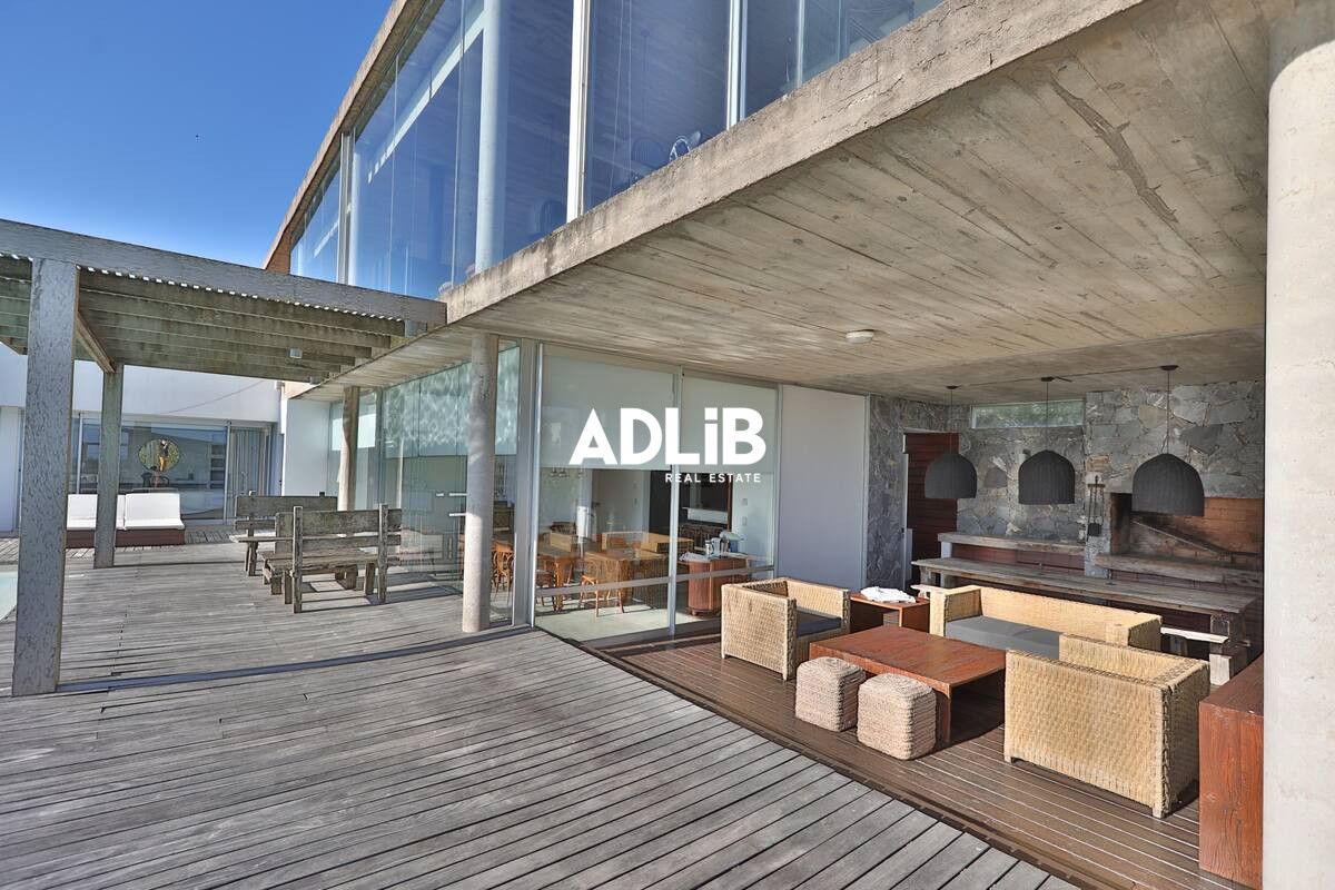 Casa ID.673 - Casa de diseño en alquiler temporal. 4 dormitorios en suite a 50 mts del mar