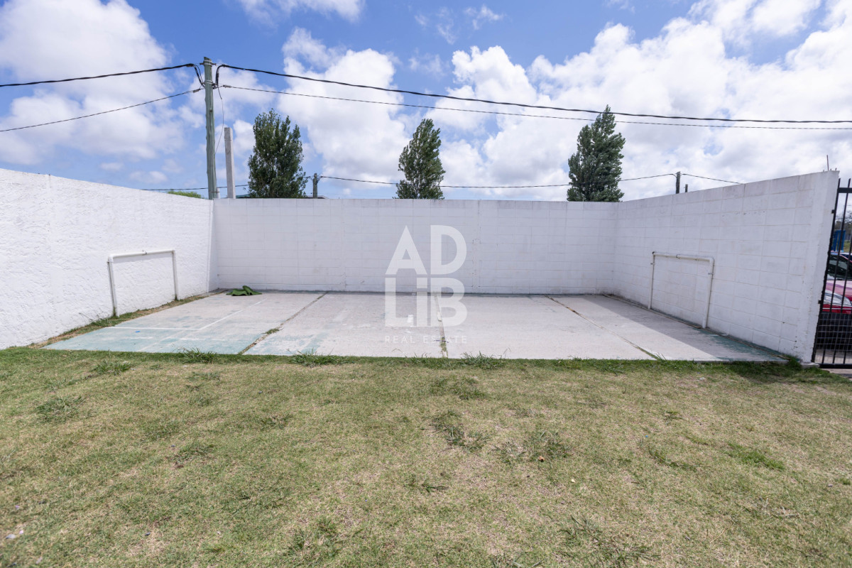 Local Comercial ID.761 - Alquiler comercial a pasos de la  perimetral 150 mts2 construidos y 600 mts2 de terreno. Ideal Barracas o empresas de logística. 