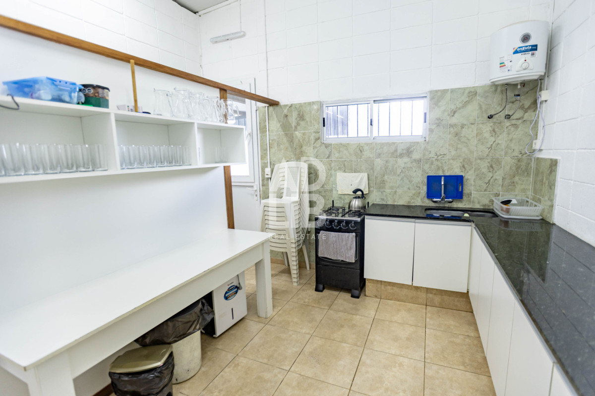 Local Comercial ID.761 - Alquiler comercial a pasos de la  perimetral 150 mts2 construidos y 600 mts2 de terreno. Ideal Barracas o empresas de logística. 