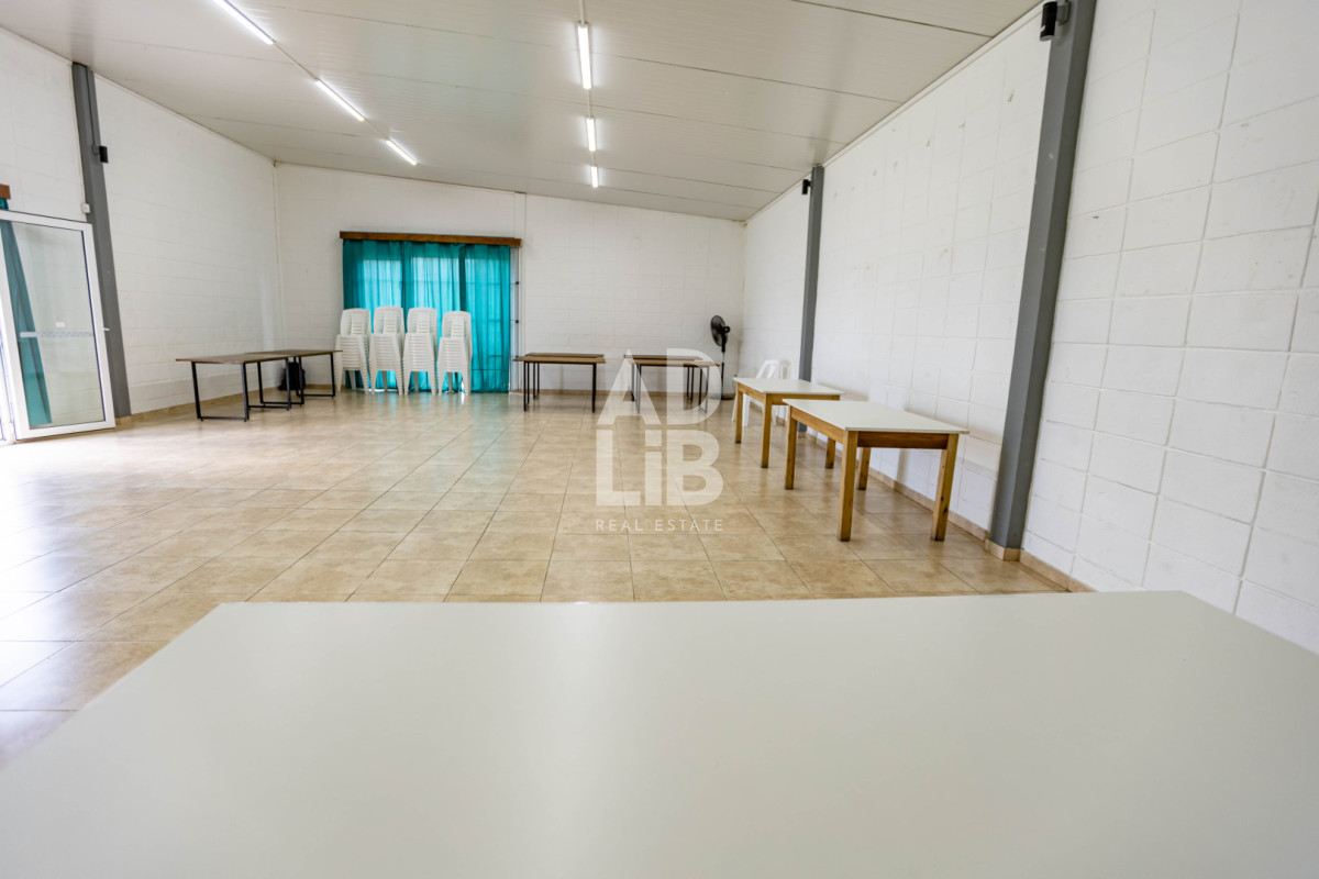 Local Comercial ID.761 - Alquiler comercial a pasos de la  perimetral 150 mts2 construidos y 600 mts2 de terreno. Ideal Barracas o empresas de logística. 