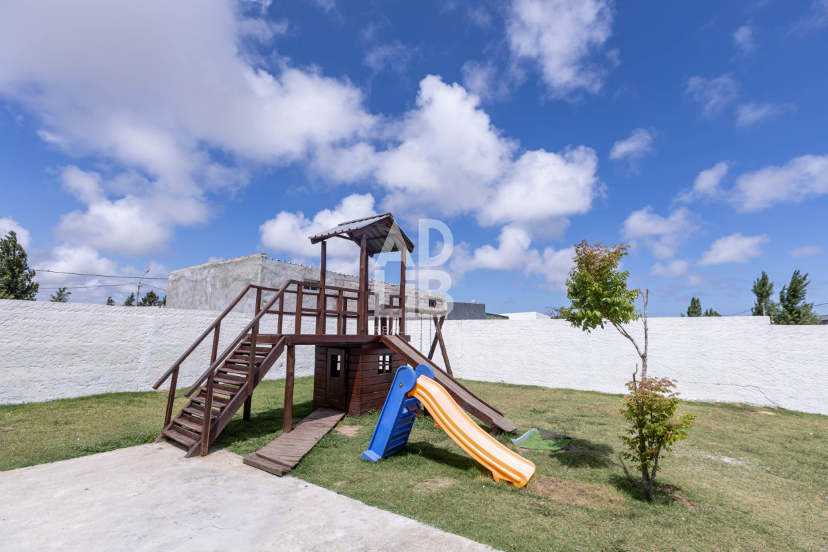 Local Comercial ID.761 - Alquiler comercial a pasos de la  perimetral 150 mts2 construidos y 600 mts2 de terreno. Ideal Barracas o empresas de logística. 