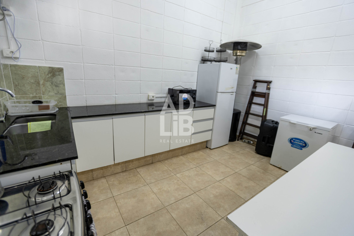 Local Comercial ID.761 - Alquiler comercial a pasos de la  perimetral 150 mts2 construidos y 600 mts2 de terreno. Ideal Barracas o empresas de logística. 