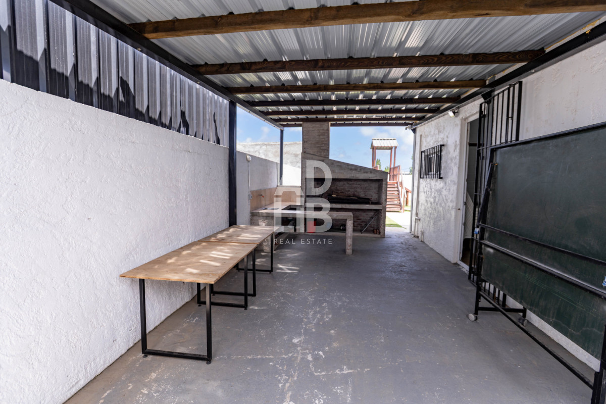 Local Comercial ID.761 - Alquiler comercial a pasos de la  perimetral 150 mts2 construidos y 600 mts2 de terreno. Ideal Barracas o empresas de logística. 