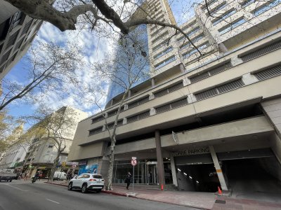 VENTA OFICINA TORRE DE LOS PROFESIONALES CON RENTA