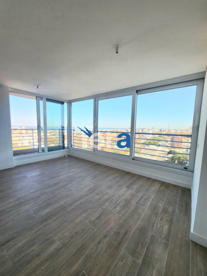 Apartamento ID.21351 - Venta De Espectacular Planta Piso 14 De 2dormitorios 