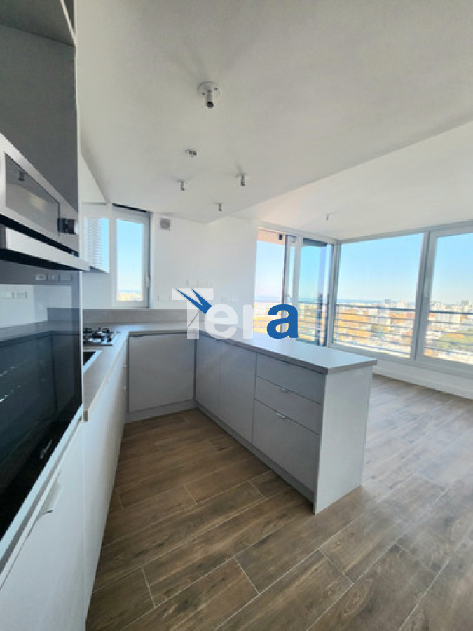 Apartamento ID.21351 - Venta De Espectacular Planta Piso 14 De 2dormitorios 