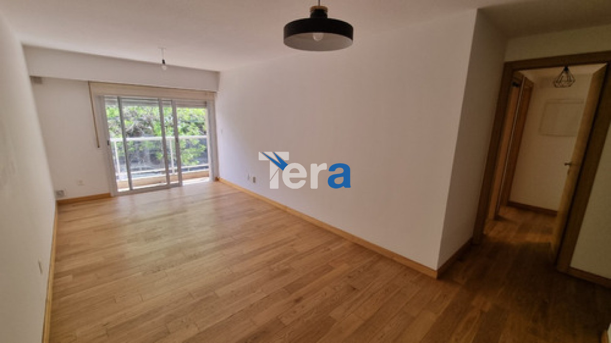 Apartamento ID.21083 - Apartamento En Venta De 2 Dorm. 2 Baños Con Cochera En Pocitos