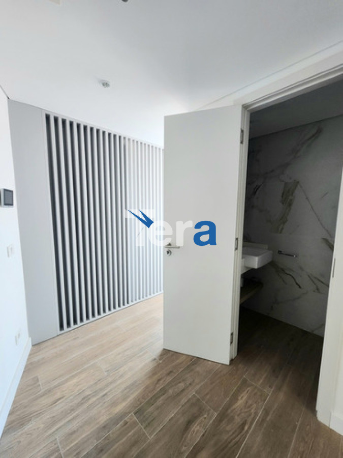 Apartamento ID.21351 - Venta De Espectacular Planta Piso 14 De 2dormitorios 