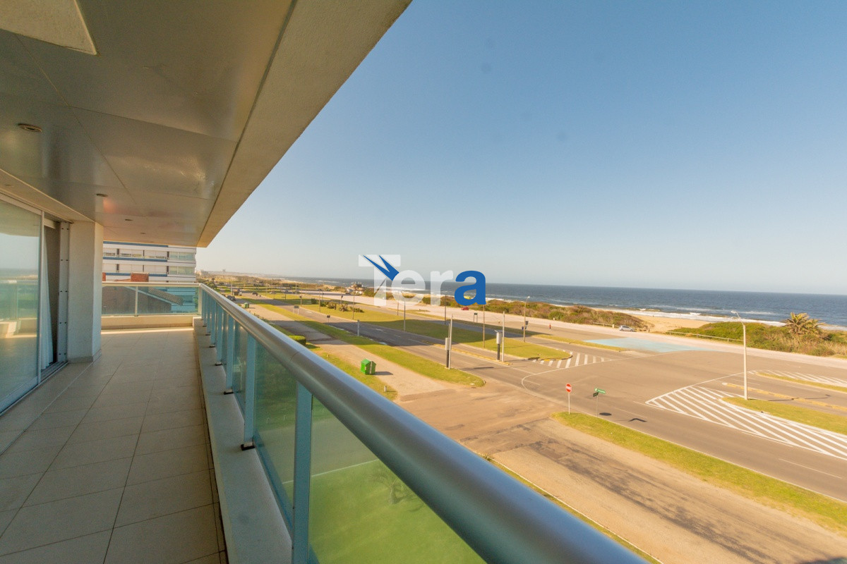 Apartamento ID.20200 -  Tu Refugio Frente al Mar en Punta del Este
