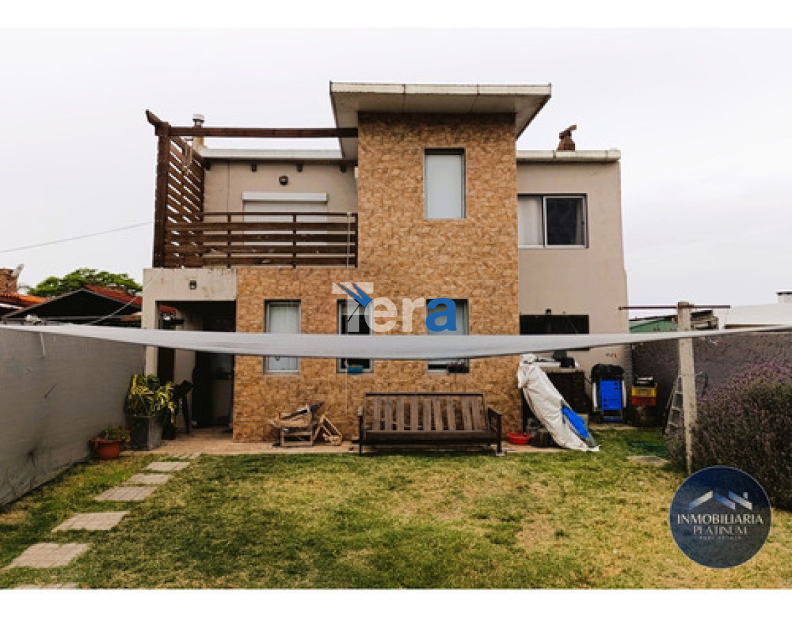Casa ID.21444 - Dos Casas En Venta 5 Dormitorios Y 3 Baños C/ Cochera En Solymar