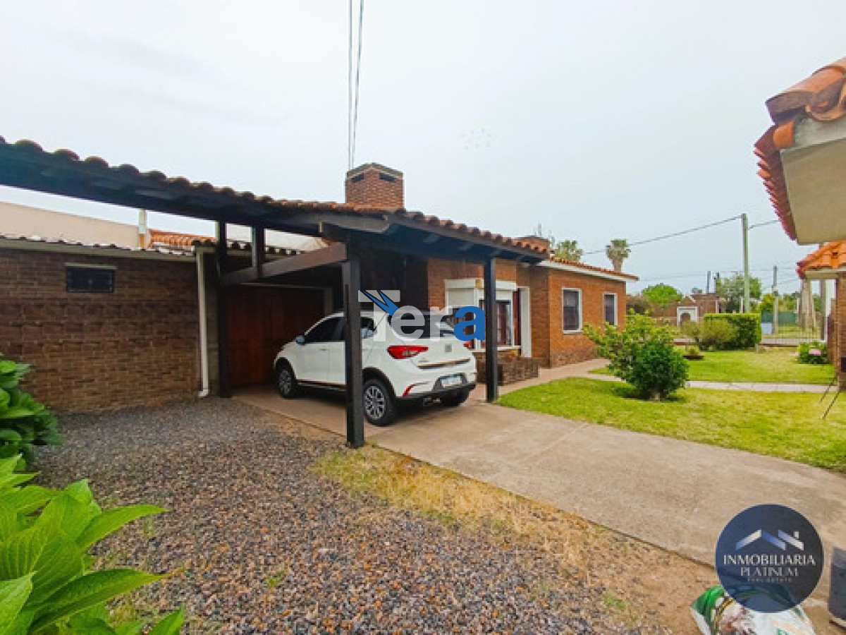 Casa ID.21444 - Dos Casas En Venta 5 Dormitorios Y 3 Baños C/ Cochera En Solymar