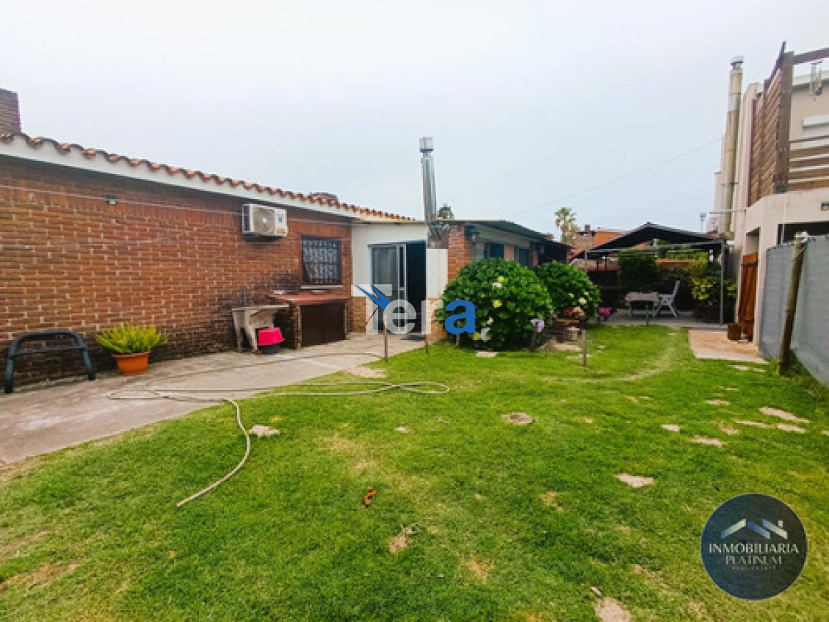 Casa ID.21444 - Dos Casas En Venta 5 Dormitorios Y 3 Baños C/ Cochera En Solymar