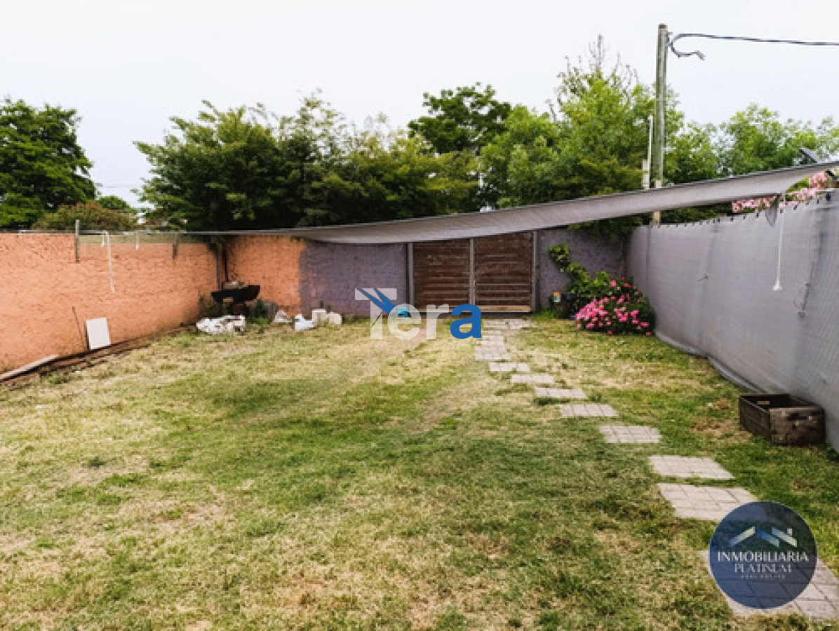 Casa ID.21444 - Dos Casas En Venta 5 Dormitorios Y 3 Baños C/ Cochera En Solymar