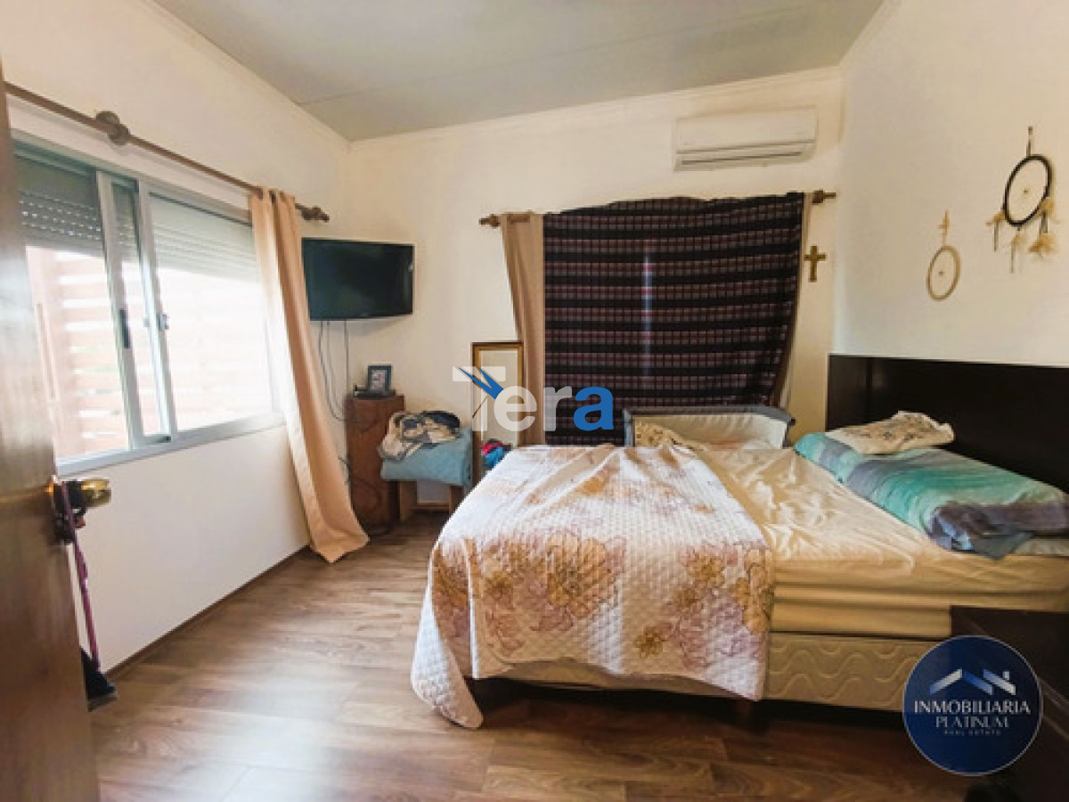 Casa ID.21444 - Dos Casas En Venta 5 Dormitorios Y 3 Baños C/ Cochera En Solymar