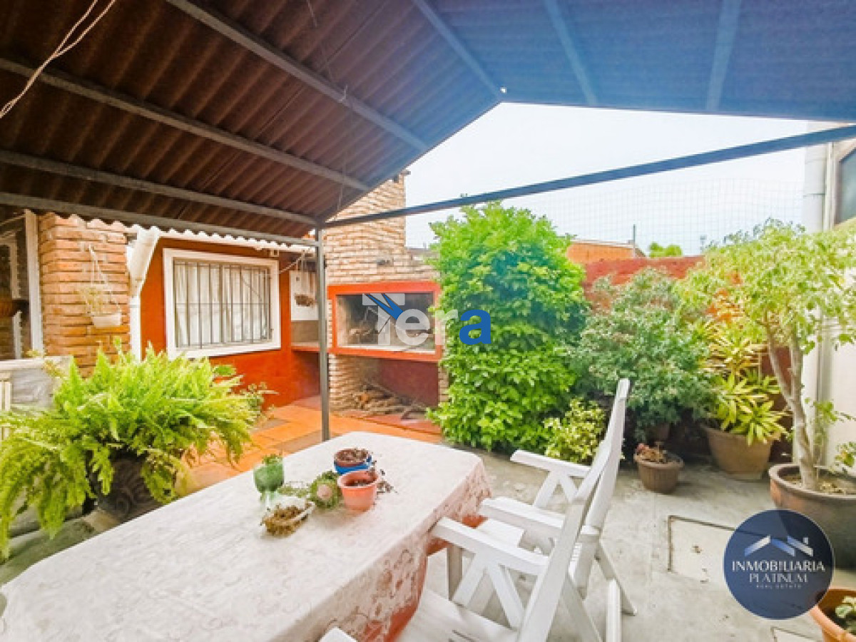 Casa ID.21444 - Dos Casas En Venta 5 Dormitorios Y 3 Baños C/ Cochera En Solymar