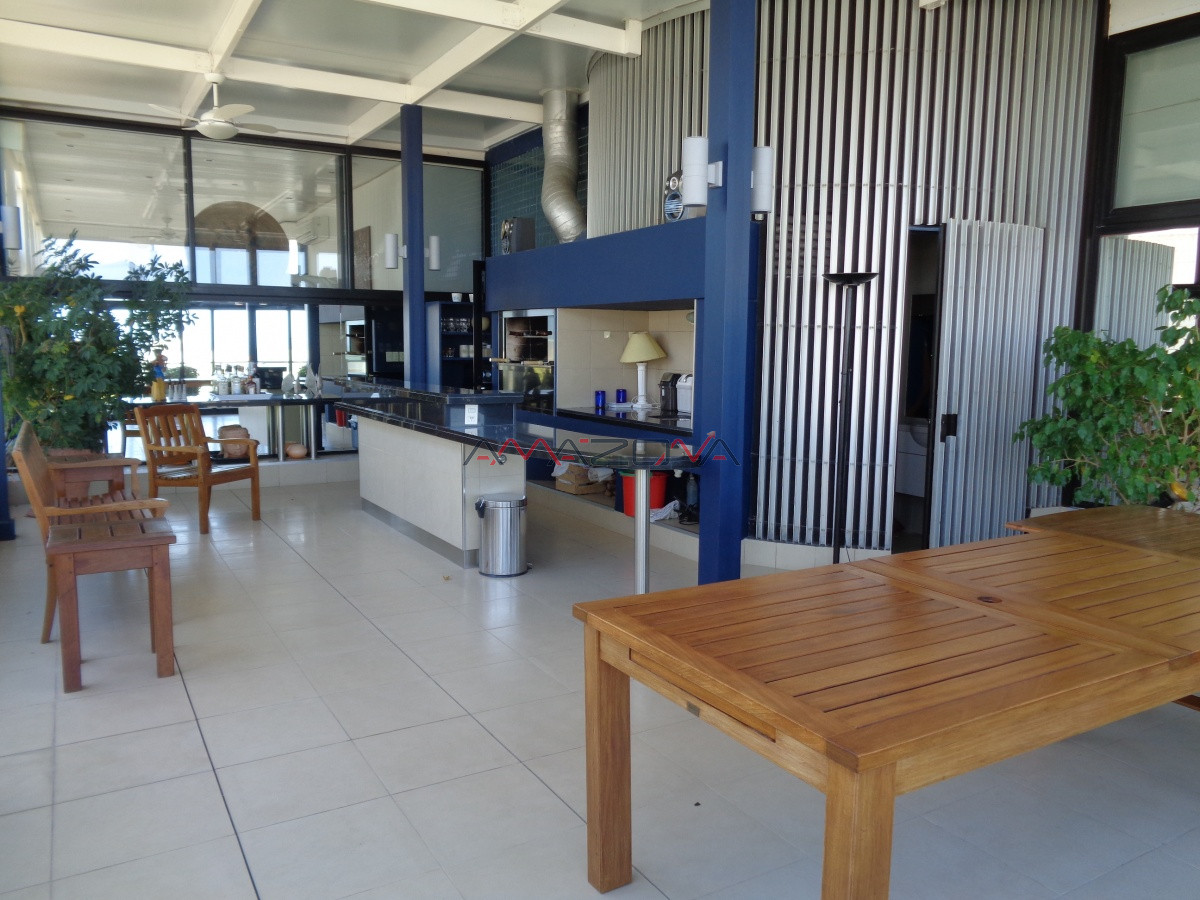 Apartamento ID.4949 - Punta del Este es para vivirlo... Espectacular apartamento con barbacoa en 8vo piso, frente al Puerto, Punta del Este