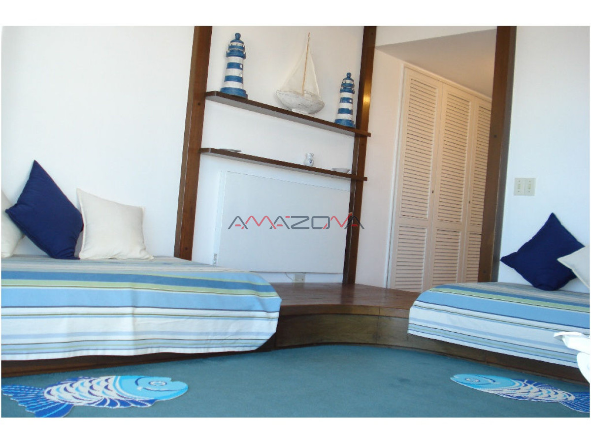 Apartamento ID.4951 - Apartamento en Mansa, primera línea 3 dormitorios y dependencia