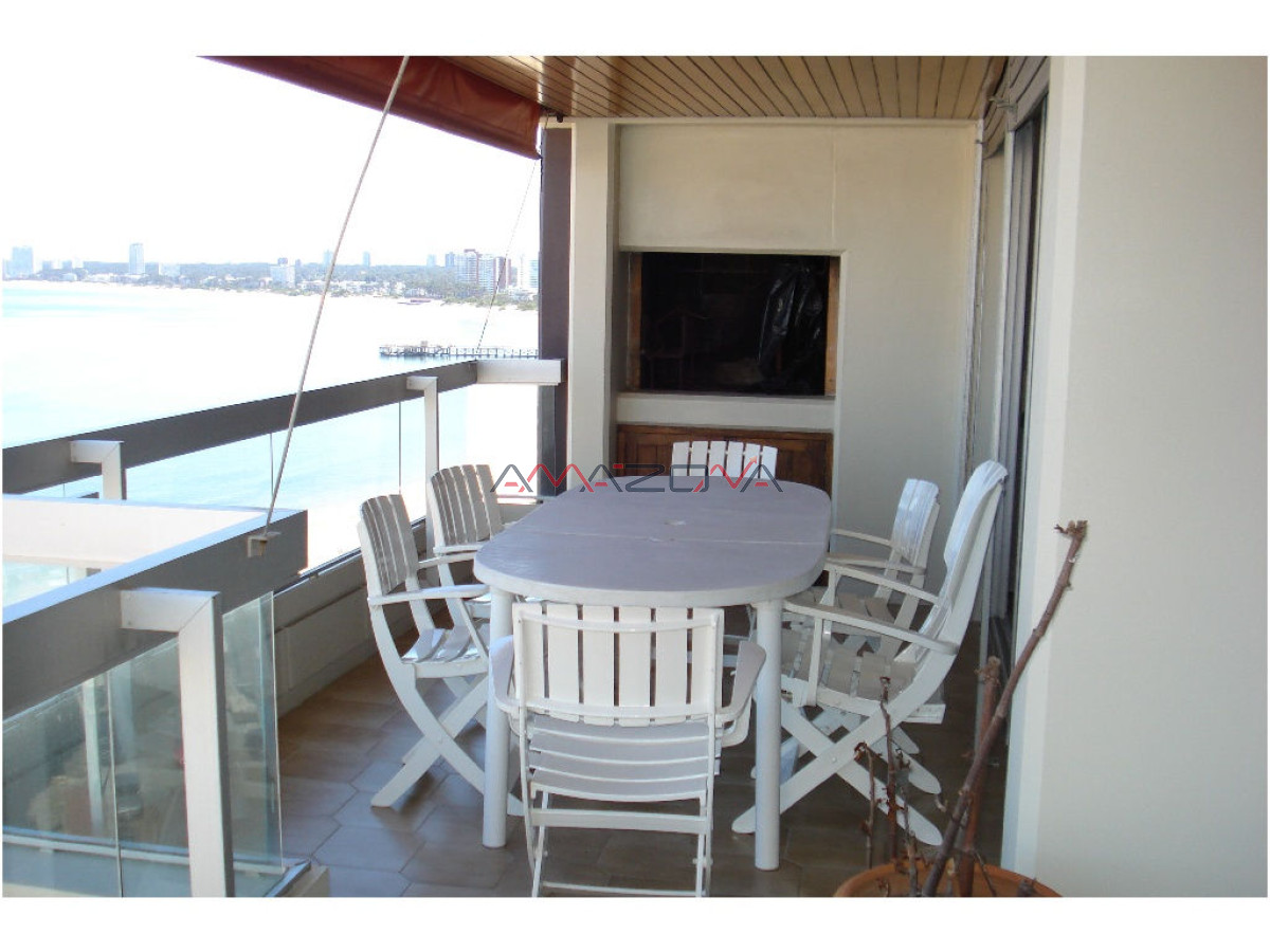 Apartamento ID.4951 - Apartamento en Mansa, primera línea 3 dormitorios y dependencia
