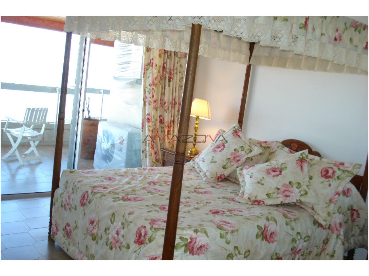 Apartamento ID.4951 - Apartamento en Mansa, primera línea 3 dormitorios y dependencia