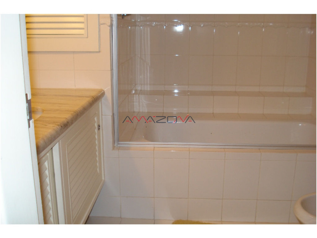 Apartamento ID.4951 - Apartamento en Mansa, primera línea 3 dormitorios y dependencia