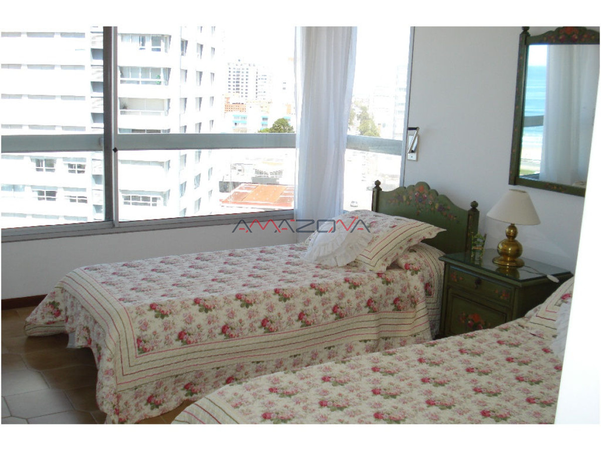 Apartamento ID.4951 - Apartamento en Mansa, primera línea 3 dormitorios y dependencia