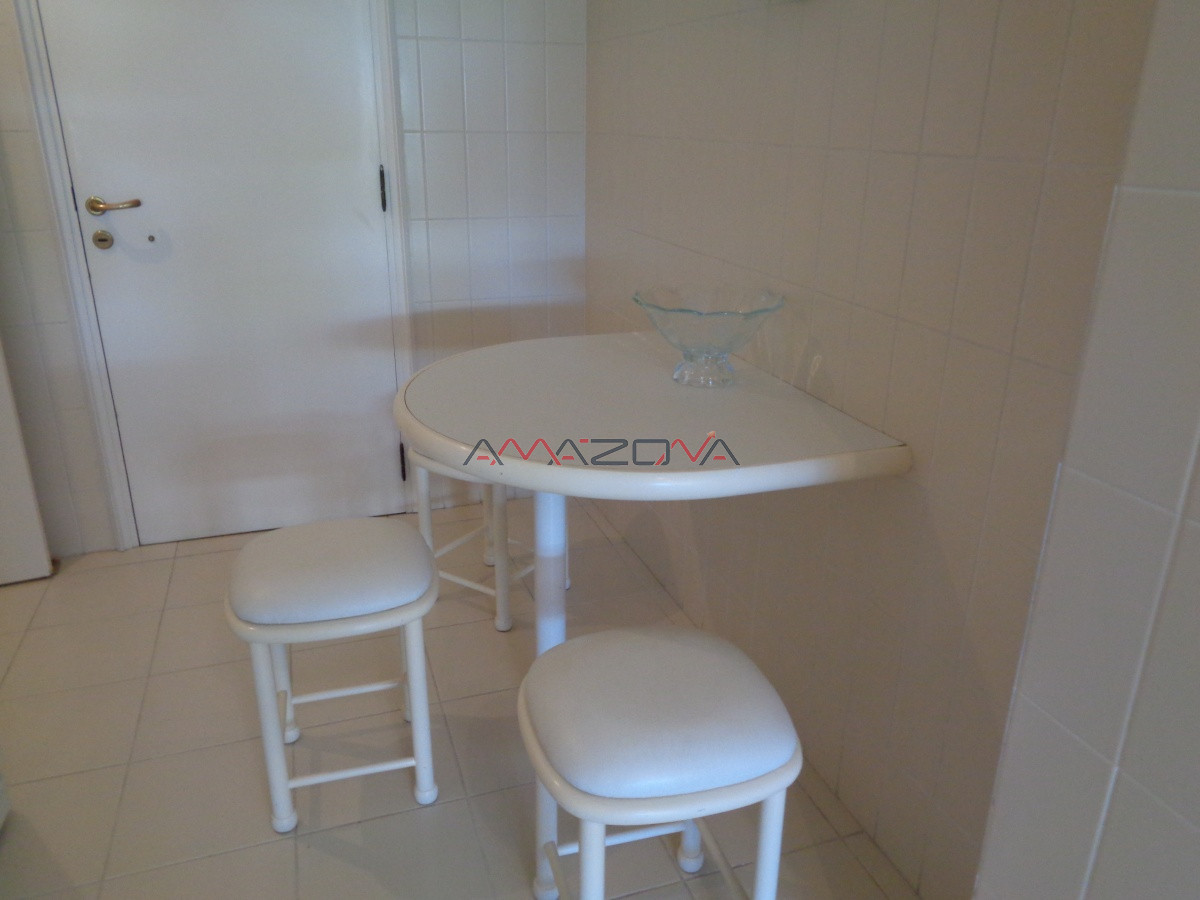 Apartamento ID.4949 - Punta del Este es para vivirlo... Espectacular apartamento con barbacoa en 8vo piso, frente al Puerto, Punta del Este