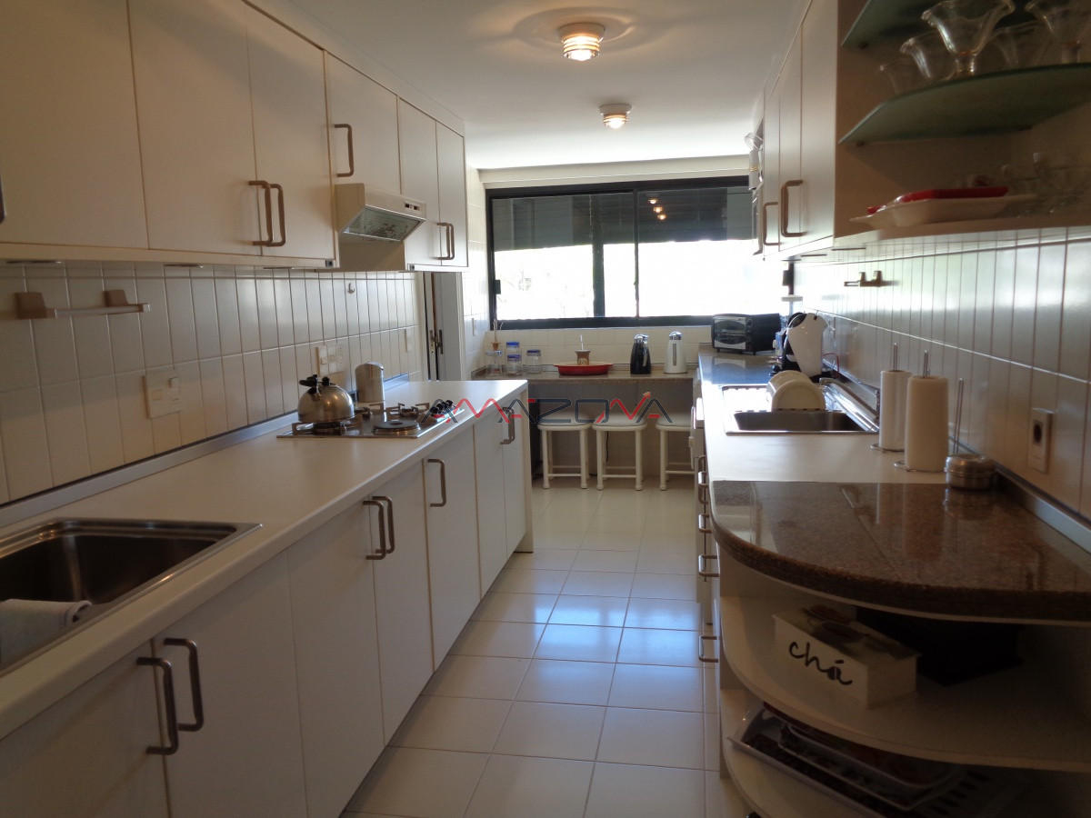 Apartamento ID.4949 - Punta del Este es para vivirlo... Espectacular apartamento con barbacoa en 8vo piso, frente al Puerto, Punta del Este