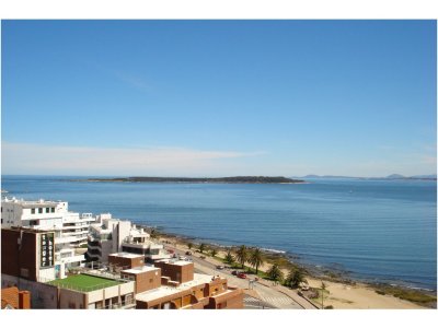 Apartamento en Mansa, primera línea 3 dormitorios y dependencia