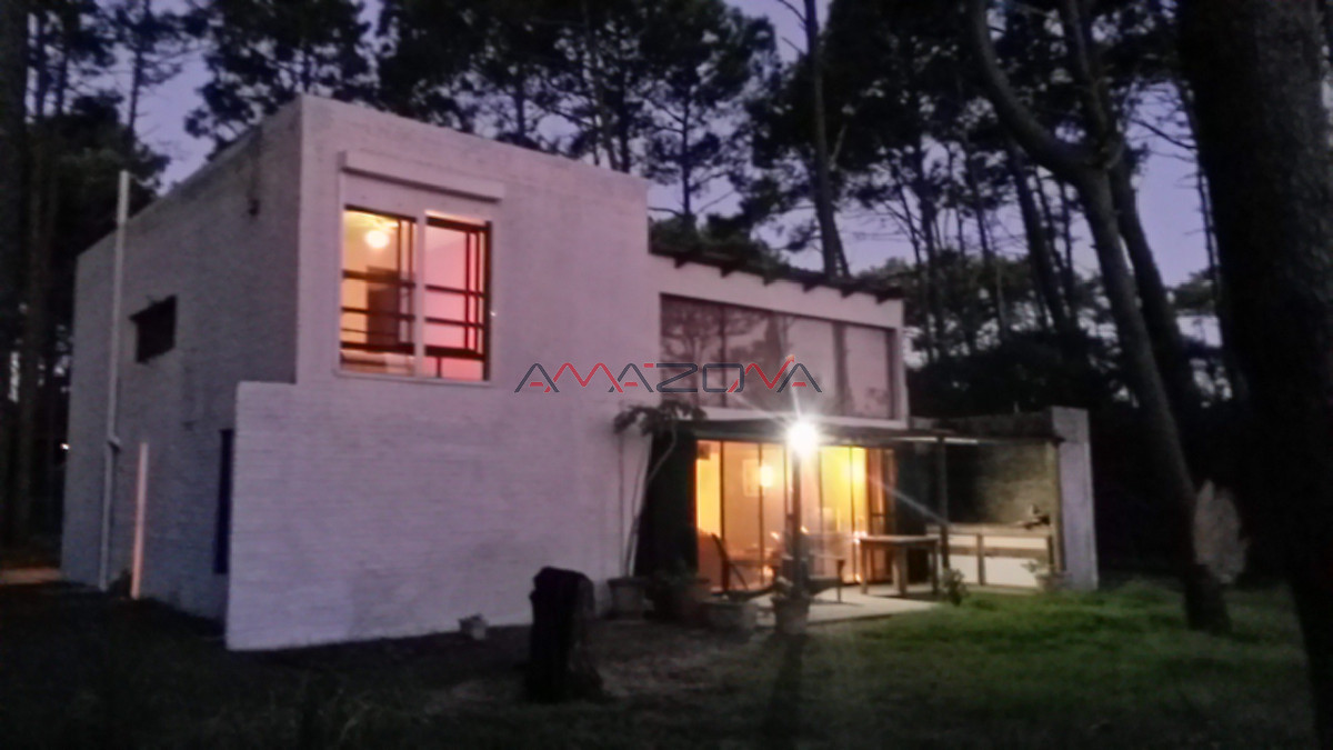 Casa ID.5074 - Chihuahua Punta Ballena es ahora una de las ubicaciones más modernas y cosmopolitas de Punta del Este, ya que aún combina un paisaje natural virgen co