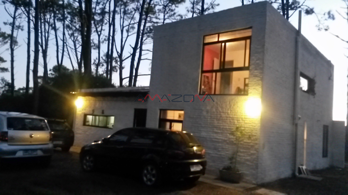 Casa ID.5074 - Chihuahua Punta Ballena es ahora una de las ubicaciones más modernas y cosmopolitas de Punta del Este, ya que aún combina un paisaje natural virgen co