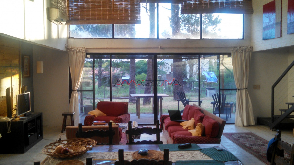 Casa ID.5074 - Chihuahua Punta Ballena es ahora una de las ubicaciones más modernas y cosmopolitas de Punta del Este, ya que aún combina un paisaje natural virgen co