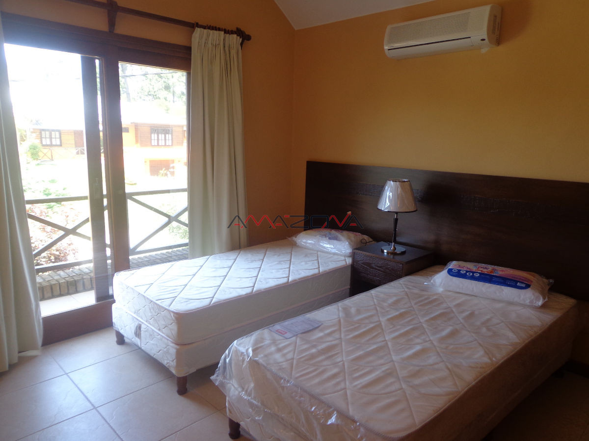 Casa ID.4961 - Casa en Bo. Cordoba, 3 dormitorios 