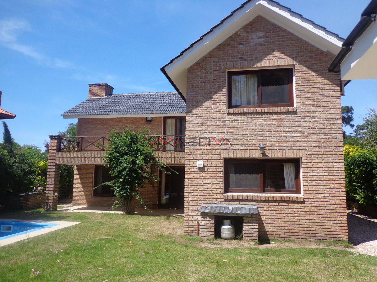 Casa ID.4961 - Casa en Bo. Cordoba, 3 dormitorios 
