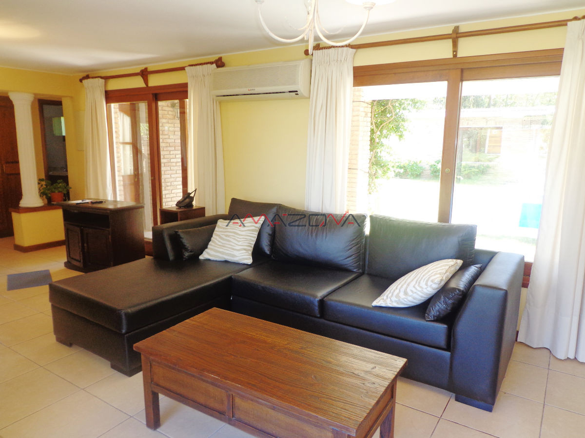 Casa ID.4961 - Casa en Bo. Cordoba, 3 dormitorios 