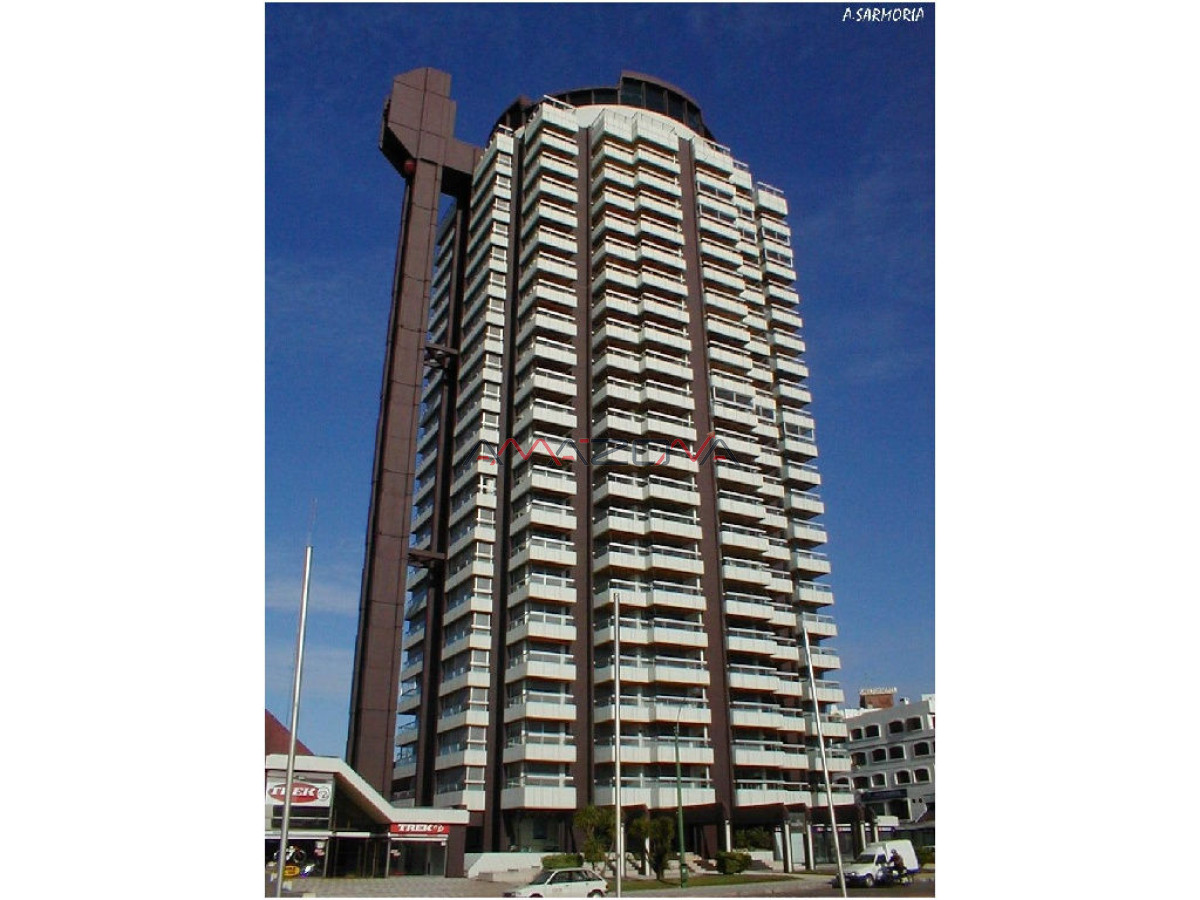 Apartamento ID.4951 - Apartamento en Mansa, primera línea 3 dormitorios y dependencia