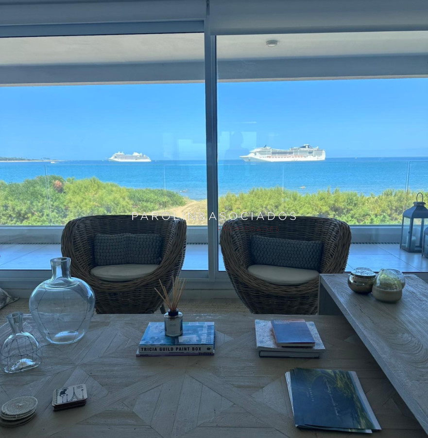 Apartamento en venta con vista al mar en parada 3 de Playa Mansa, Punta del Este. - JPA11966A