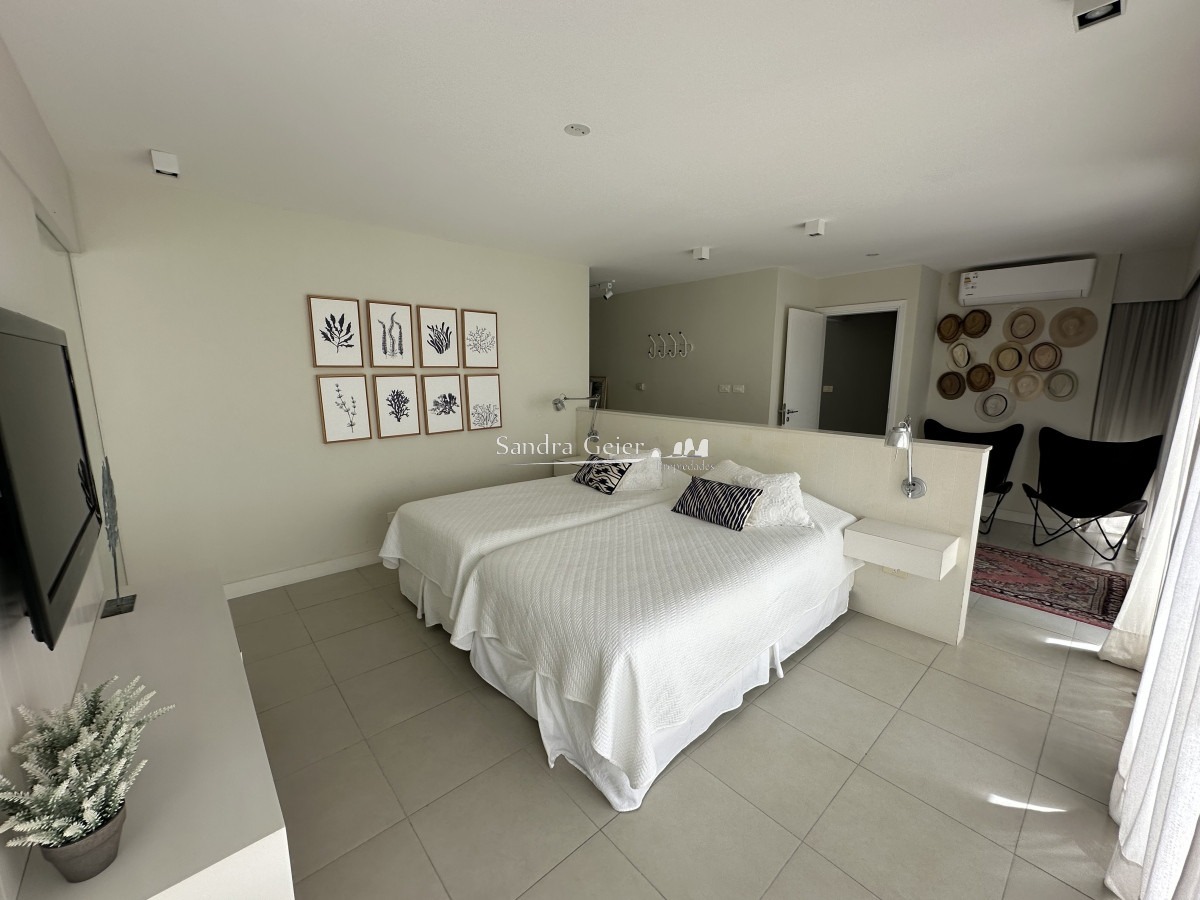 Apartamento ID.1136 - ALQUILER FIN DE AÑO HASTA EL 03 ENERO 3 DORMITORIOS PARRILLERO PROPIO