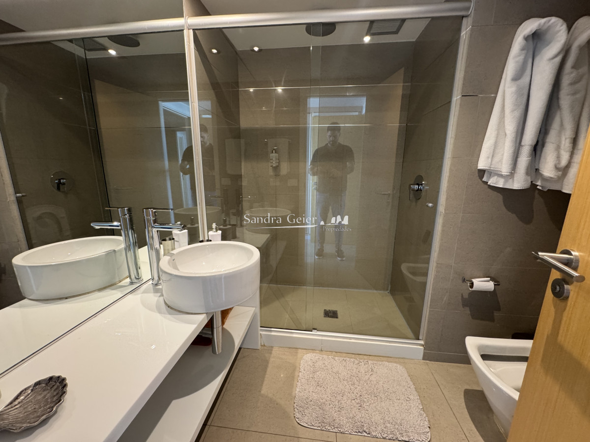 Apartamento ID.1734 - VENTA: A PASOS DE ENJOY TORRE DE CATEGORIA 2 DORMITORIOS MANSA