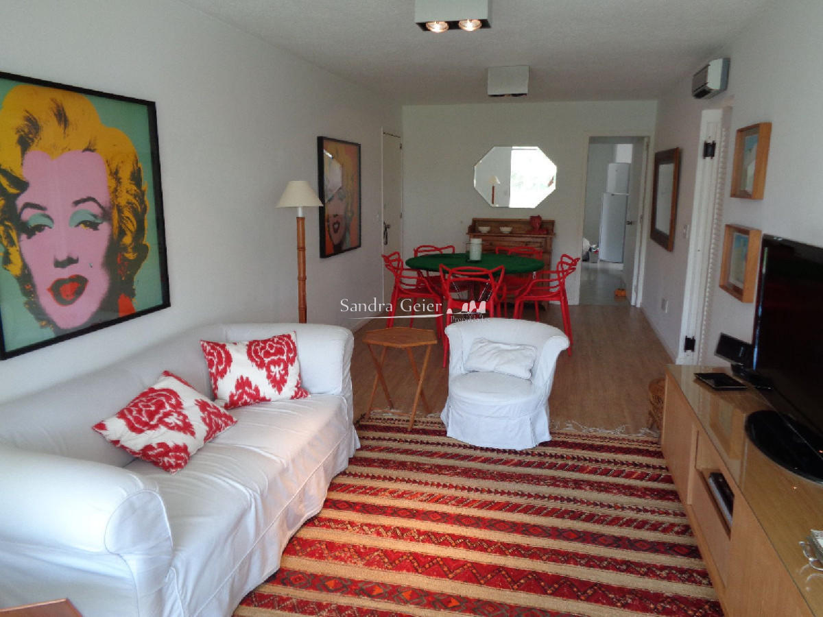 Apartamento ID.1955 - Excelente ubicacion en Punta del Este, 2 dormitorios, 2 baños