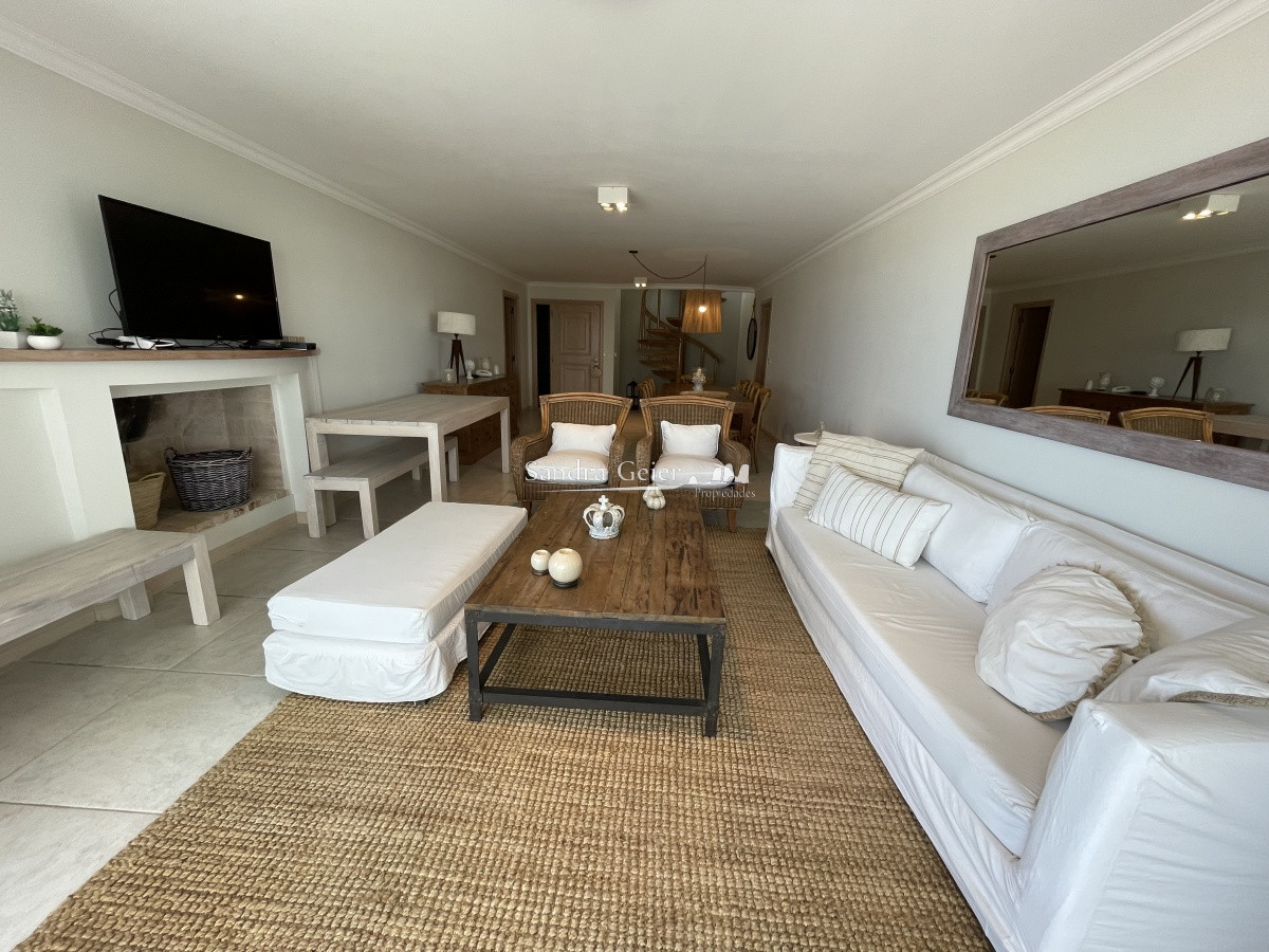 Apartamento ID.1366 - HERMOSO PEN HOUSE EN ALQUILER CON  VISTA A LA PLAYA BRAVA PARA 6 PERSONAS PUNTA DEL ESTE 