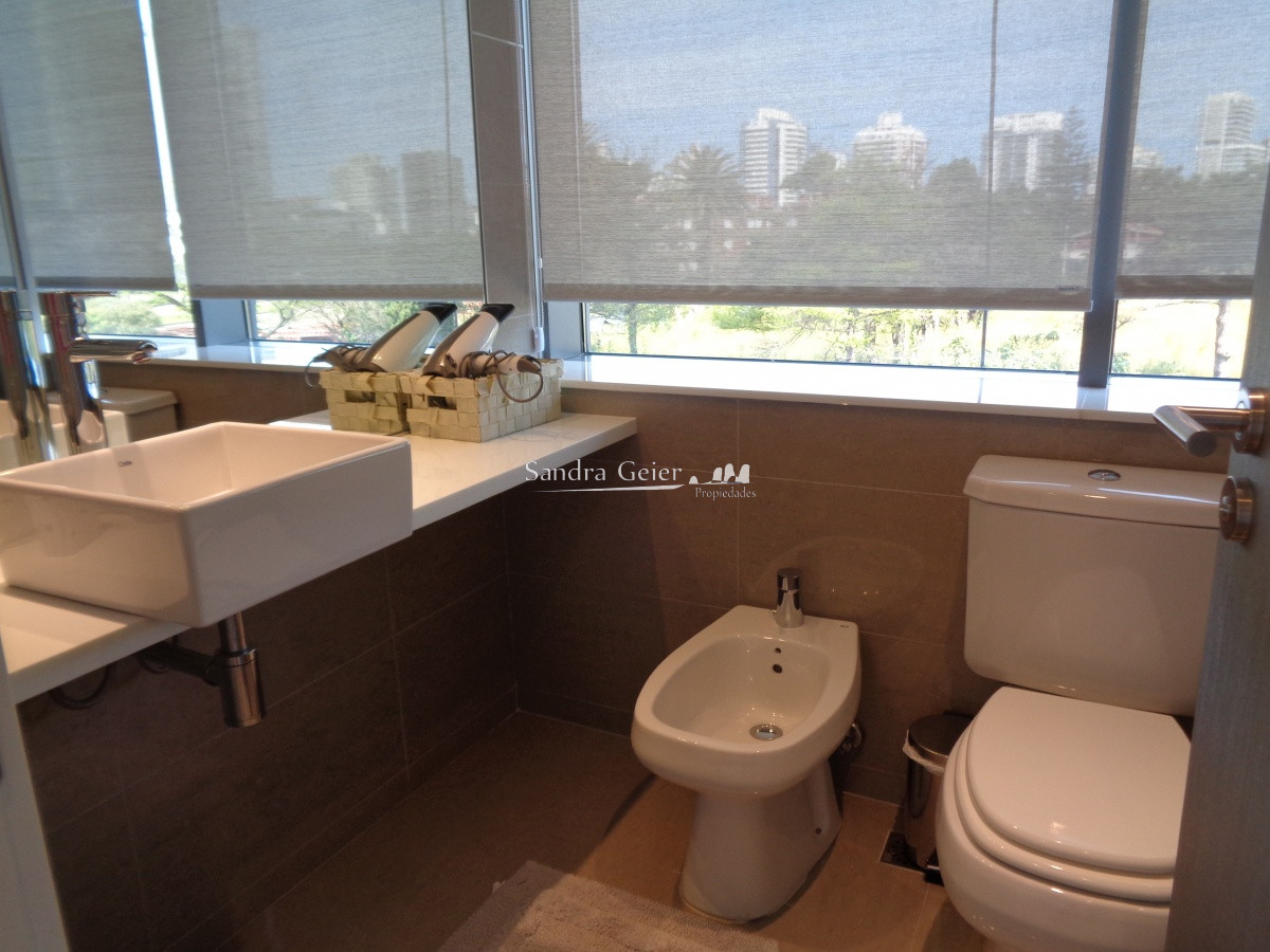 Apartamento ID.1765 - MANSA VENTA Y ALQUILER   3 DORMITORIOS 2 BAÑOS AIDY GRILL