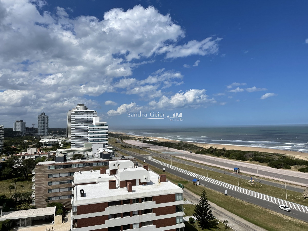 Apartamento ID.1366 - HERMOSO PEN HOUSE EN ALQUILER CON  VISTA A LA PLAYA BRAVA PARA 6 PERSONAS PUNTA DEL ESTE 