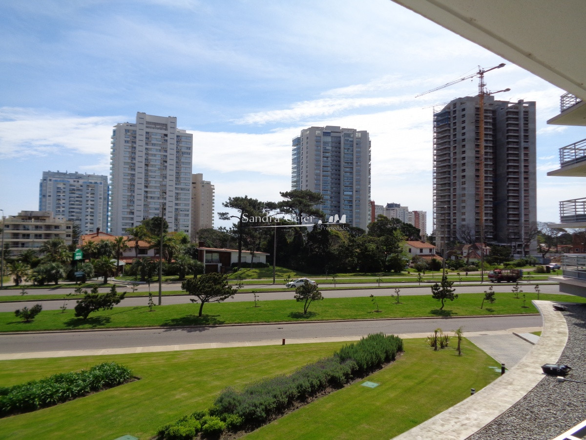 Apartamento ID.1765 - MANSA VENTA Y ALQUILER   3 DORMITORIOS 2 BAÑOS AIDY GRILL