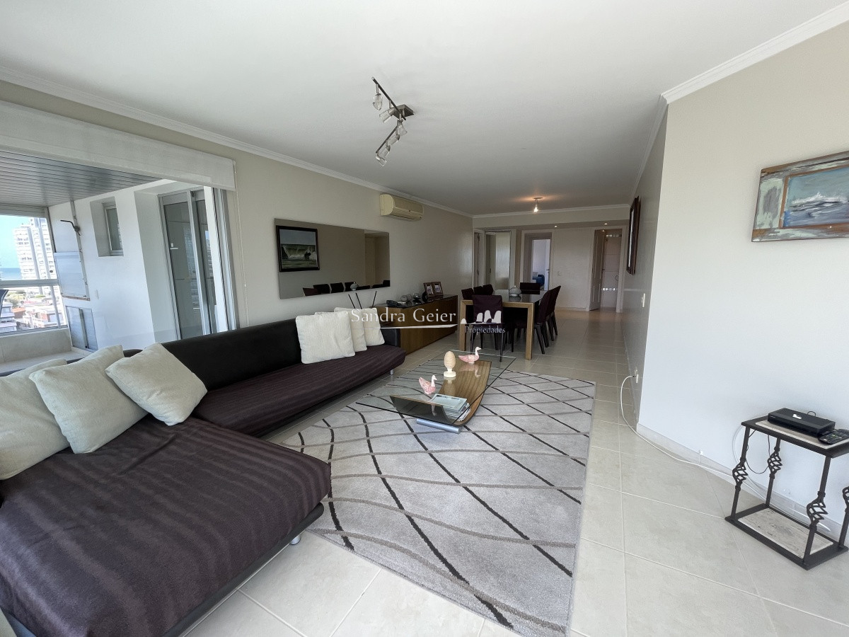 Apartamento ID.2335 - ART BOULEVARD 3 DORMITORIOS Y DEP. VENTA Y ALQUILER PUNTA DEL ESTE